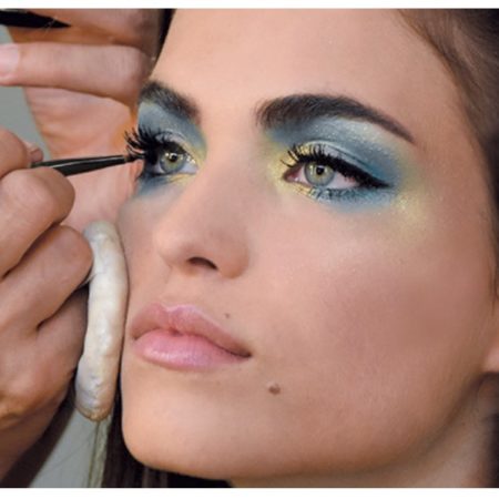 Oogschaduw in 3 kleuren aanbrengen