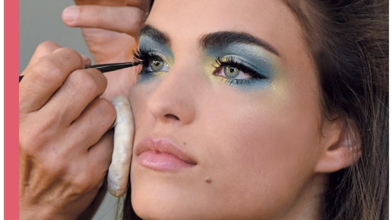 Oogschaduw in 3 kleuren aanbrengen